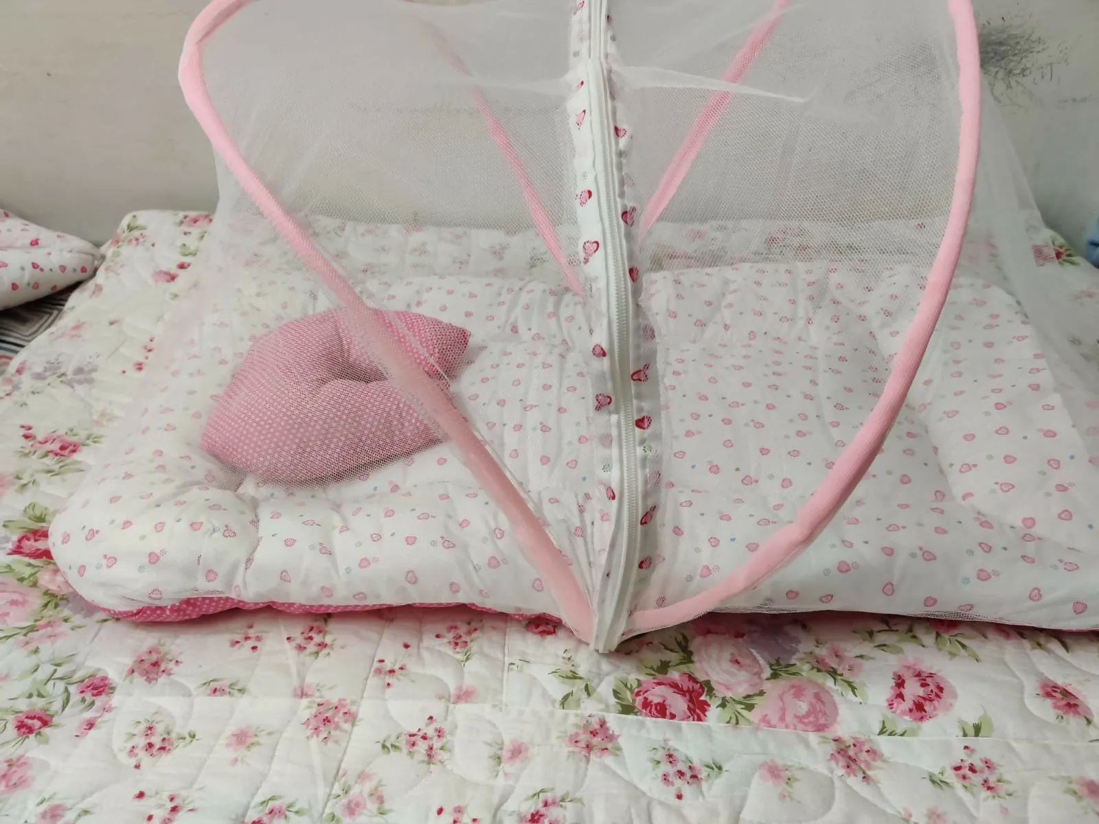 Baby Mattress with Mosquito Net & Sleeping Bag Combo, White & Pink Heart