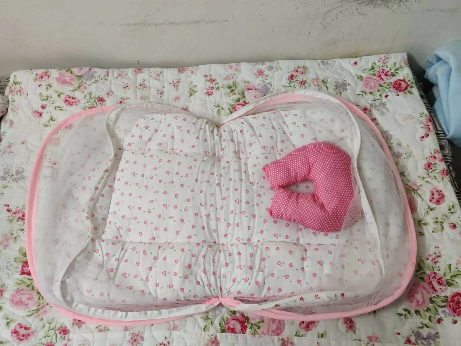 Baby Mattress with Mosquito Net & Sleeping Bag Combo, White & Pink Heart