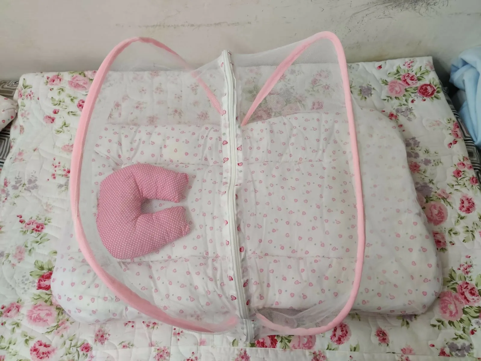 Baby Mattress with Mosquito Net & Sleeping Bag Combo, White & Pink Heart