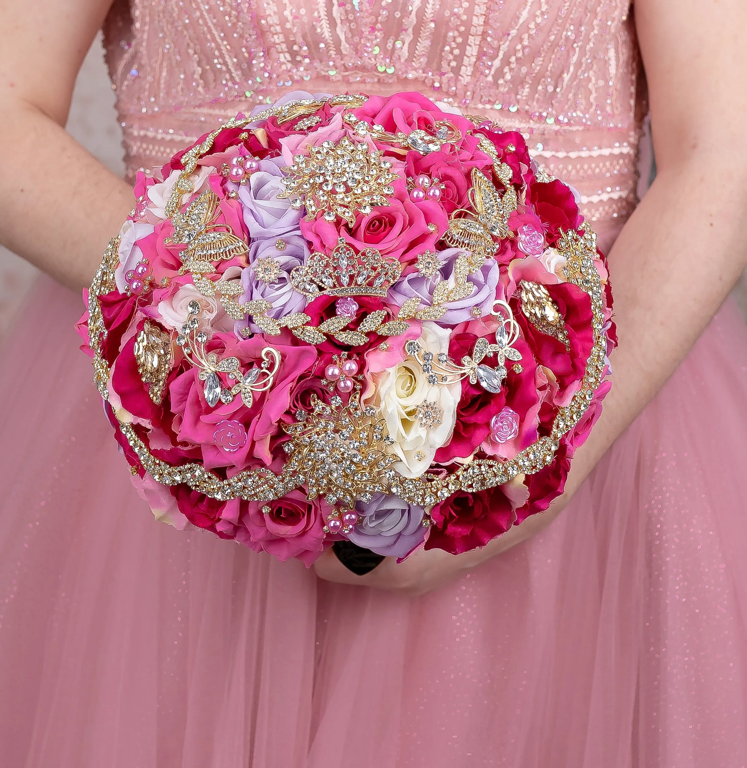 Fuchsia quinceanera brindis package with bottle and candle