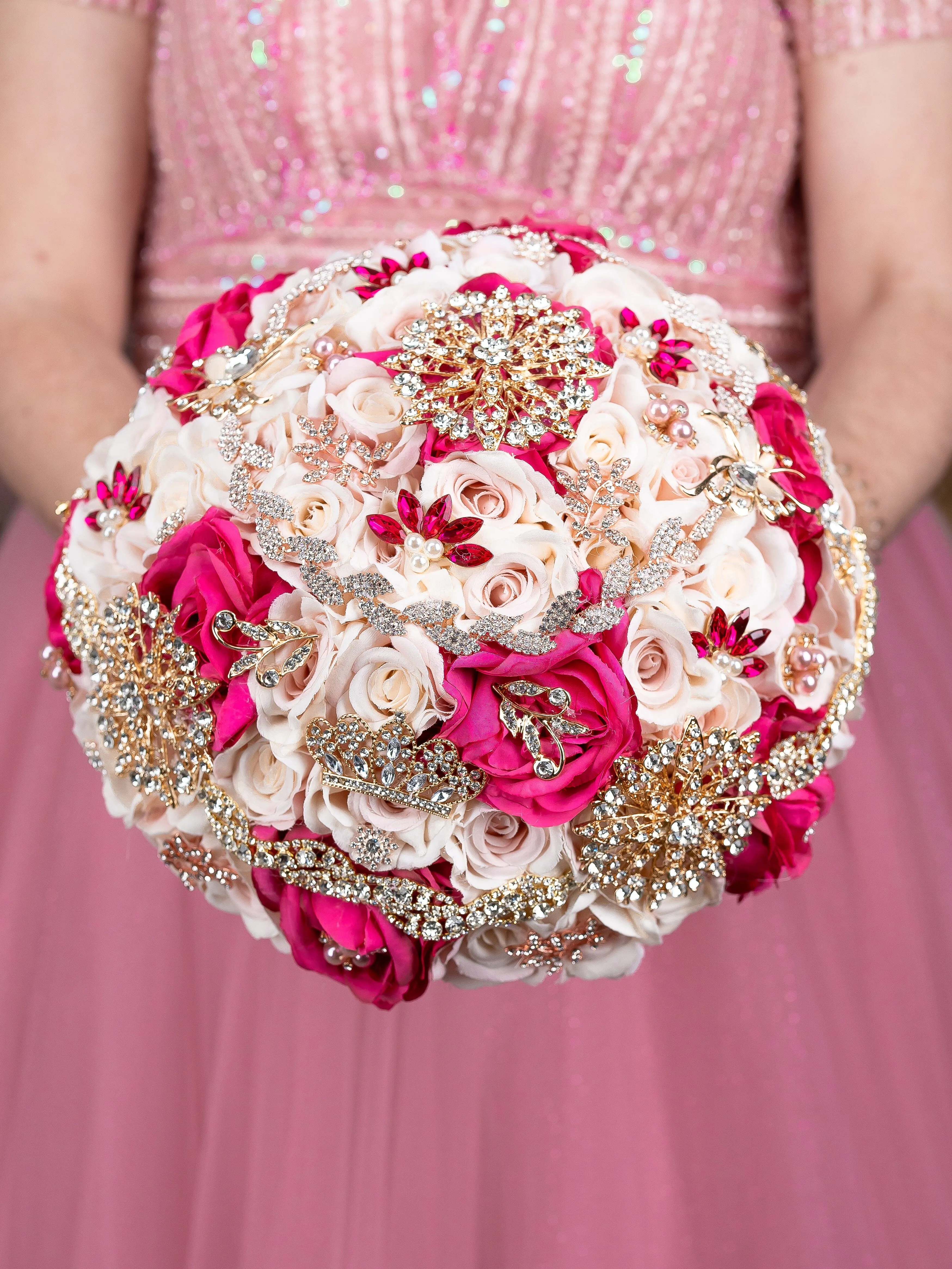 Fuchsia quinceanera brindis package with bottle and candle