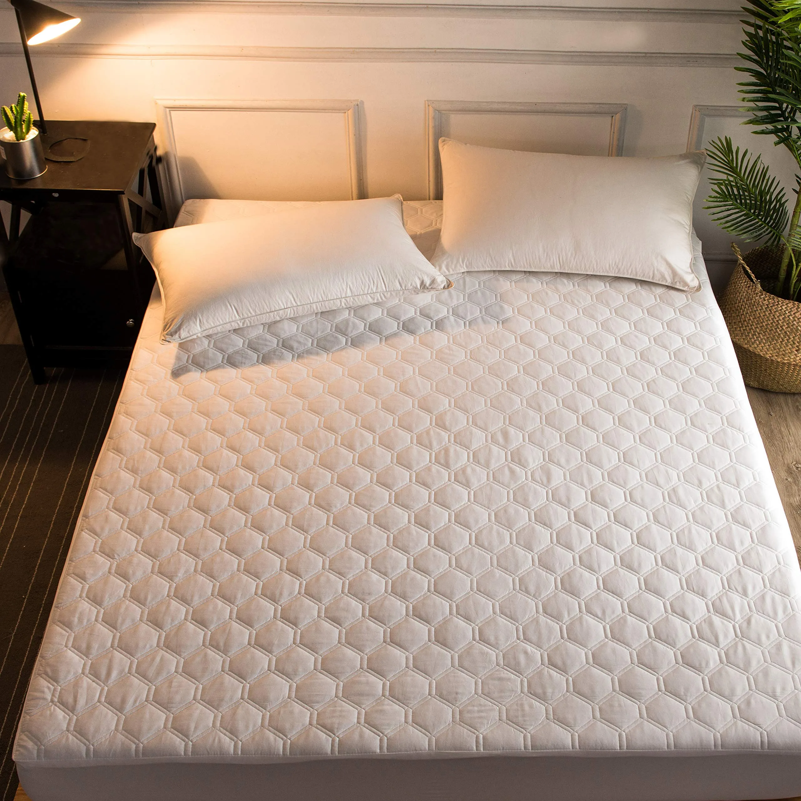 Hani Minna Premium Quilted Fitted Mattress Pad Protector Made with Natural Combed Cotton - Bed Bug Proof, Hypoallergenic, Breathable - 10 Year Warranty ( Twin )